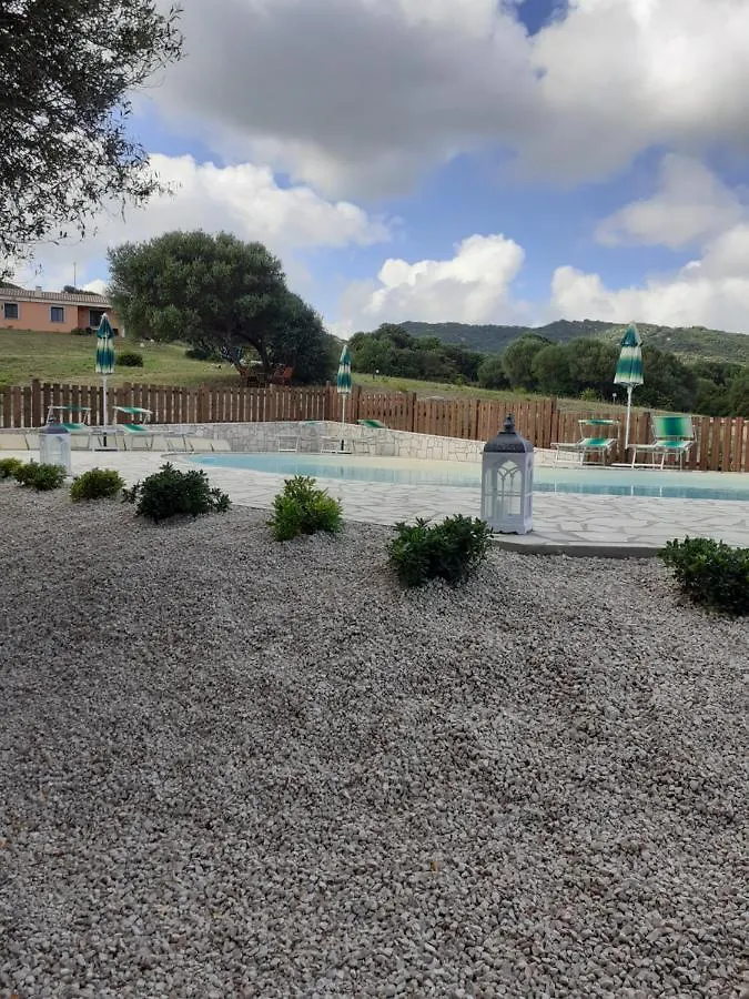 Semesterbostad Agriturismo Gli Olivastri -Appartamento Bel Vedere Con Piscina ,Solarium E Vista Mare,Climatizzatore ,Wifi Aglientu